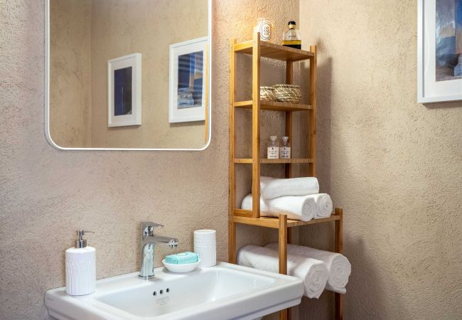 Appartamento a Cressa - Green Lodge - Apartment 7 - 2 BR, 2 BATH Appartamento a Cressa - Green Lodge - Apartment 7 - 2 BR, 2 BATH